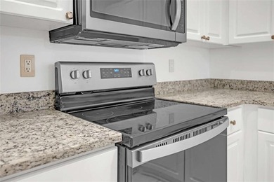 The Oaks at Buckhead Live the high life in the heart of Buckhead