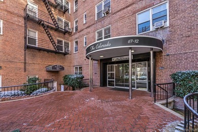 Oversized and bright two bedroom, one bathroom corner apartment - photo 15