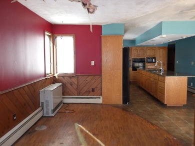 Here's a home in town Madison with lots of charm. Spacious - photo 15