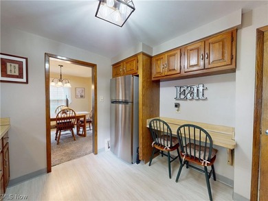 Welcome to this pride-of-ownership Colonial, ideally located - photo 9