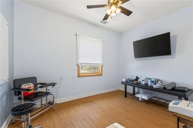 Excellent opportunity for an owner-user or investor seeking a - photo 32