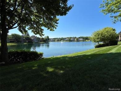 Lake Condo For Sale in Bloomfield Hills, Michigan