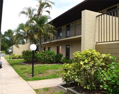 Turnkey 2BR/2BA ground-floor condo with beautiful lake views - photo 4