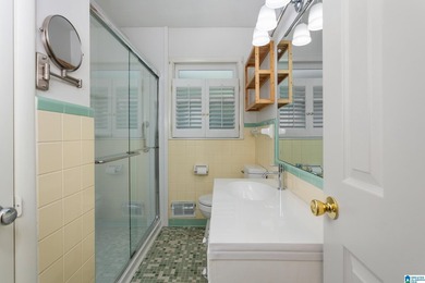 This well maintained 5 bedroom, 4 bathroom, full brick home on a - photo 23