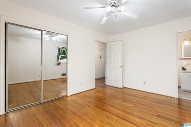 This well maintained 5 bedroom, 4 bathroom, full brick home on a - photo 27