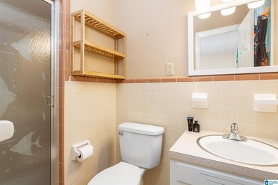 This well maintained 5 bedroom, 4 bathroom, full brick home on a - photo 28
