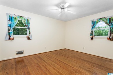 This well maintained 5 bedroom, 4 bathroom, full brick home on a - photo 30
