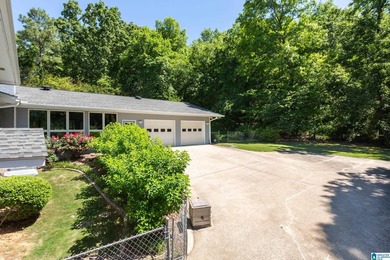 This well maintained 5 bedroom, 4 bathroom, full brick home on a - photo 39
