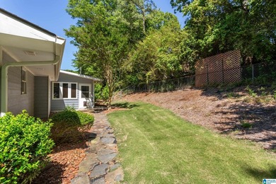 This well maintained 5 bedroom, 4 bathroom, full brick home on a - photo 41