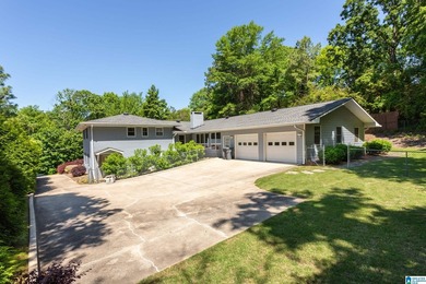 This well maintained 5 bedroom, 4 bathroom, full brick home on a - photo 43