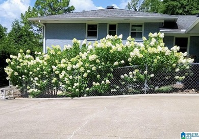 This well maintained 5 bedroom, 4 bathroom, full brick home on a - photo 44