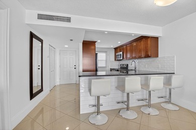 Pristine and fully updated, this penthouse-level 1-bedroom plus - photo 2