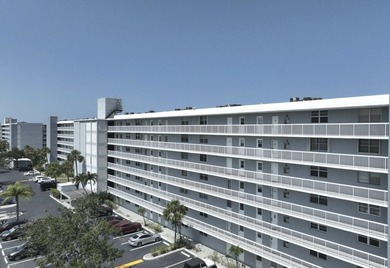 Pristine and fully updated, this penthouse-level 1-bedroom plus - photo 3