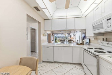 Stunning, wide open views of the golf course, lakes and - photo 8