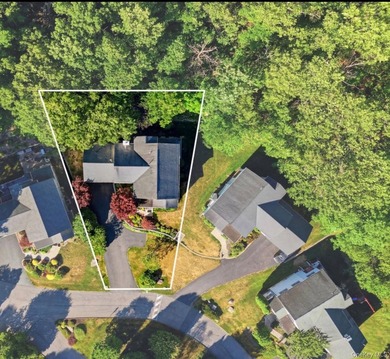 Welcome to 17 Nottingham Way. This expansive unique 5,300 - photo 3