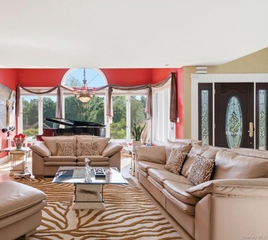 Welcome to 17 Nottingham Way. This expansive unique 5,300 - photo 6