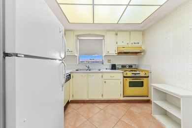 Welcome to Cresthaven Villas, a well-maintained 55+ community - photo 12