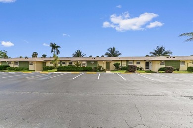 Welcome to Cresthaven Villas, a well-maintained 55+ community - photo 18