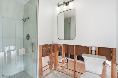 An exceptional waterfront opportunity on an 80-foot-wide lot - photo 22