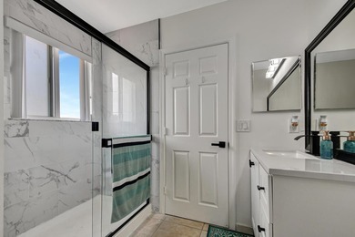 RENOVATED CORNER UNIT: 4BR/2.5BA w/ WATERFRONT FOUNTAIN views in - photo 22