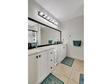 RENOVATED CORNER UNIT: 4BR/2.5BA w/ WATERFRONT FOUNTAIN views in - photo 23