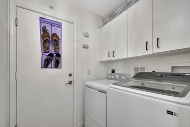 RENOVATED CORNER UNIT: 4BR/2.5BA w/ WATERFRONT FOUNTAIN views in - photo 30