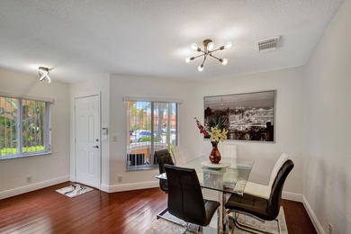 RENOVATED CORNER UNIT: 4BR/2.5BA w/ WATERFRONT FOUNTAIN views in - photo 32