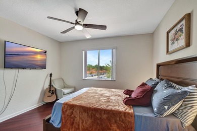 RENOVATED CORNER UNIT: 4BR/2.5BA w/ WATERFRONT FOUNTAIN views in - photo 35