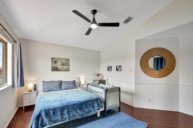RENOVATED CORNER UNIT: 4BR/2.5BA w/ WATERFRONT FOUNTAIN views in - photo 39