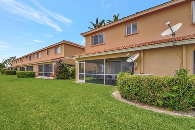 RENOVATED CORNER UNIT: 4BR/2.5BA w/ WATERFRONT FOUNTAIN views in - photo 46