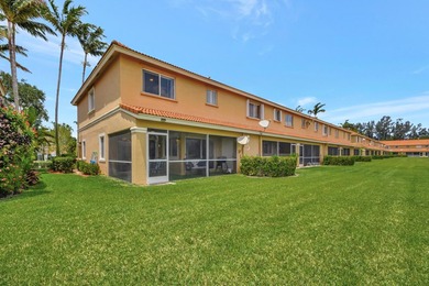 RENOVATED CORNER UNIT: 4BR/2.5BA w/ WATERFRONT FOUNTAIN views in - photo 48