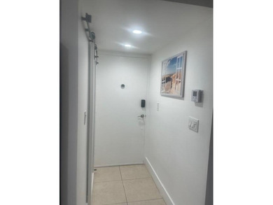 LUXURY STUDIO IN PREMIER INTRACOASTAL HIGH-RISE-FULLY FURNISHED - photo 4