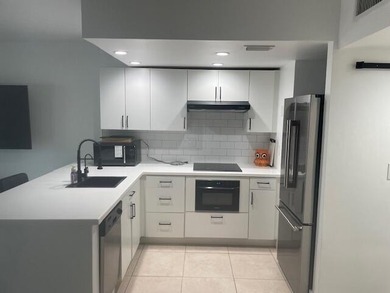 LUXURY STUDIO IN PREMIER INTRACOASTAL HIGH-RISE-FULLY FURNISHED - photo 7