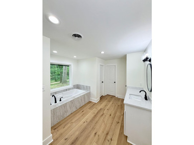 Welcome to this beautiful, completely renovated from top to - photo 11