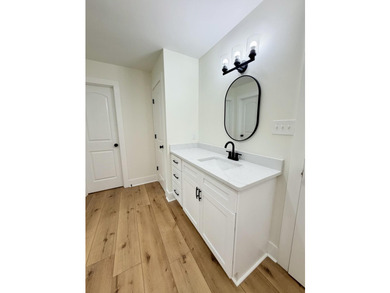 Welcome to this beautiful, completely renovated from top to - photo 13