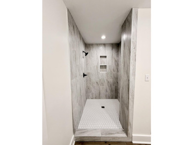 Welcome to this beautiful, completely renovated from top to - photo 14
