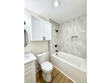 Welcome to this beautiful, completely renovated from top to - photo 18