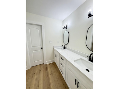 Welcome to this beautiful, completely renovated from top to - photo 22