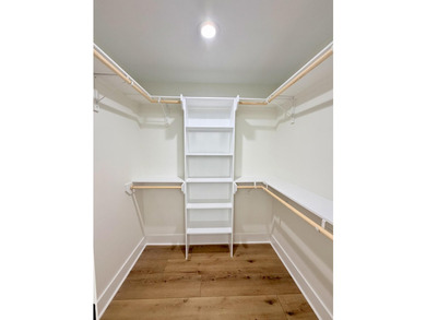 Welcome to this beautiful, completely renovated from top to - photo 23