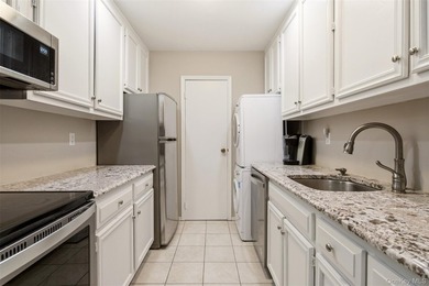Bright 1 Bedroom Unit in the Highly-Desired Fairfield Saint - photo 9
