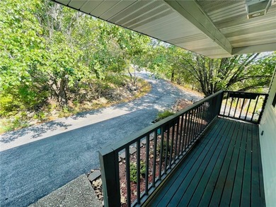Enjoy beautiful Table Rock Lake with this very nice 3BR, 2 1/5 - photo 2