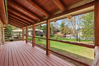 Welcome to your dream retreat on Lake Delton in the heart of - photo 2