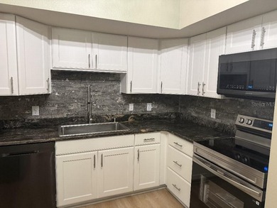 Beautiful 3 bedroom 2 bath duplex in Winter Park in the Winter - photo 3