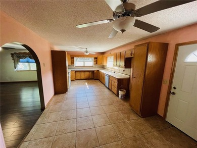 Enjoy beautiful Table Rock Lake with this very nice 3BR, 2 1/5 - photo 7