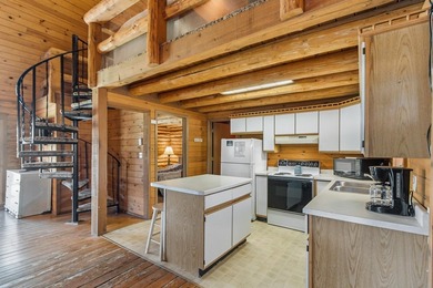 Welcome to your dream retreat on Lake Delton in the heart of - photo 8