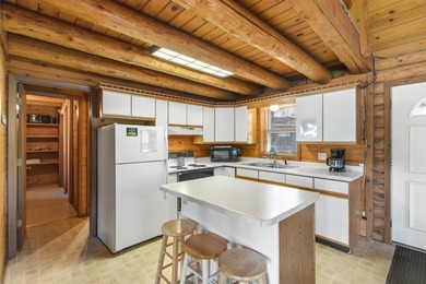 Welcome to your dream retreat on Lake Delton in the heart of - photo 9