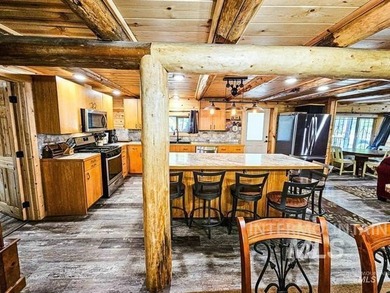 NEWLY REMODELED LOG HOME in the great community if DIXIE, IDAHO - photo 11
