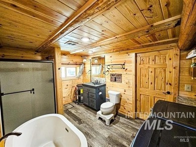 NEWLY REMODELED LOG HOME in the great community if DIXIE, IDAHO - photo 13