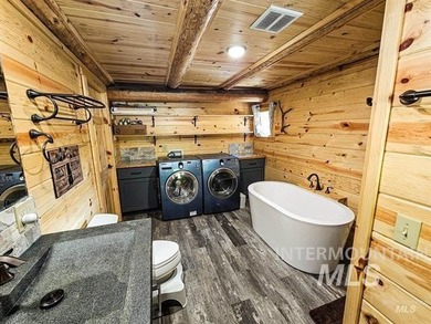 NEWLY REMODELED LOG HOME in the great community if DIXIE, IDAHO - photo 14