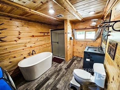 NEWLY REMODELED LOG HOME in the great community if DIXIE, IDAHO - photo 17